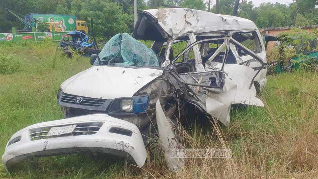 Baby among 4 dead in Cumilla road crash