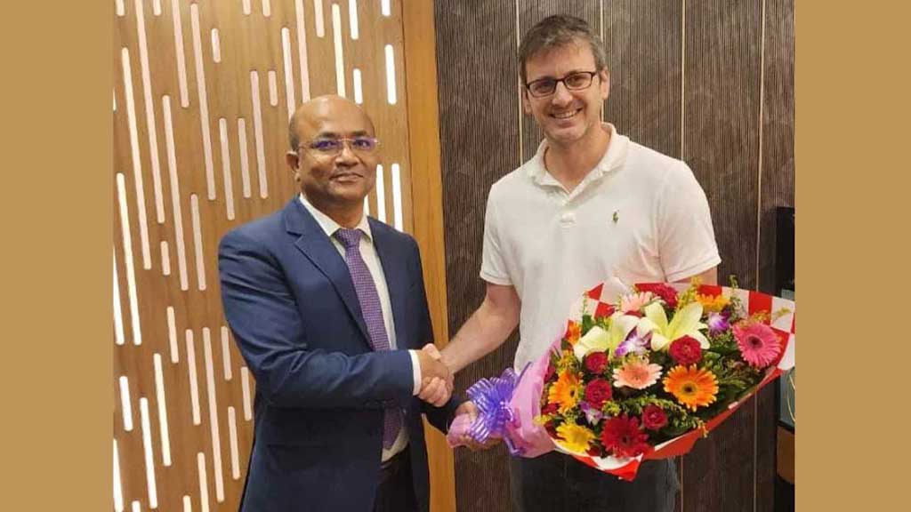 US delegation arrives in Dhaka